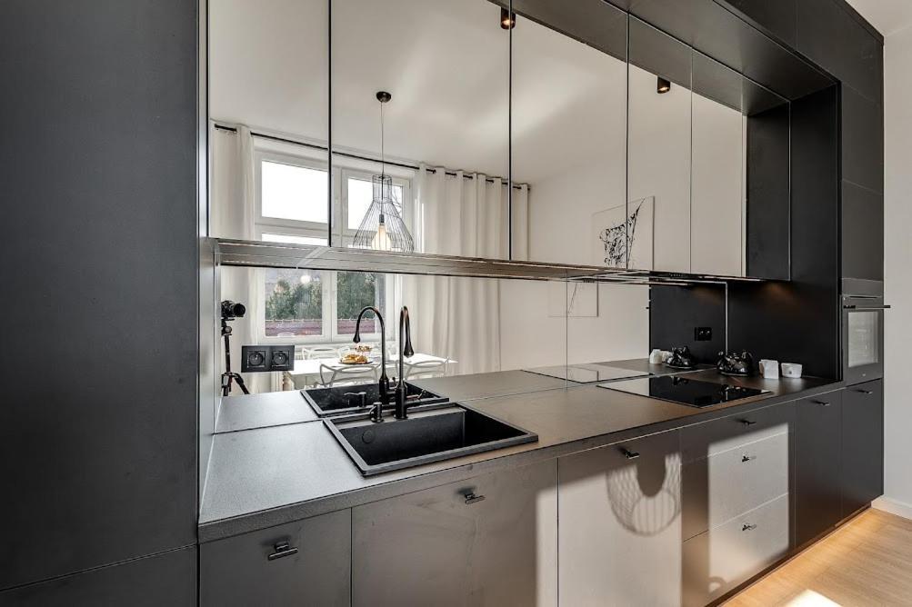 Jan III Sobieski - Luksusowy Apartament L Z Darmowym Prywatnym Parkingiem Gliwice Kültér fotó